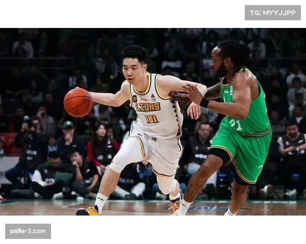 朱俊龙防守端表现积极 中国男篮世预赛锋线新选择